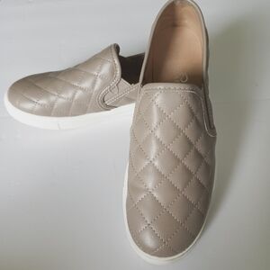 Mountain Sole, slip ons, sz 7.5